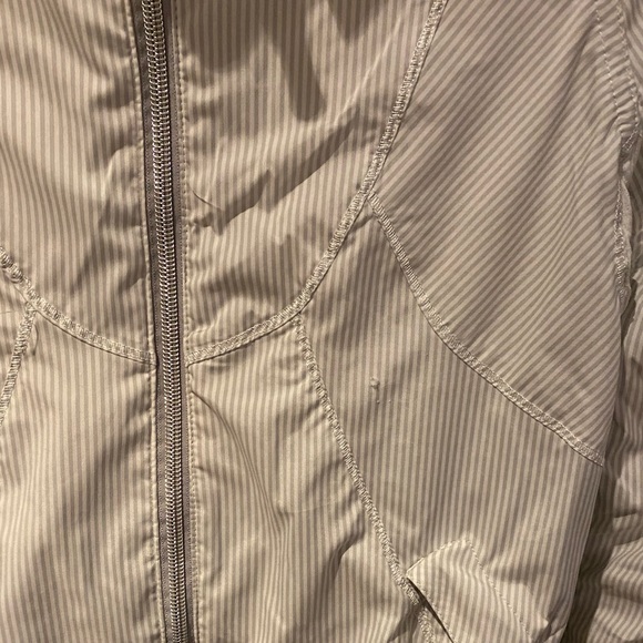 Lululemon Run Jacket - White, Lined with hood and a ton of pockets - size 8 - Picture 7 of 15